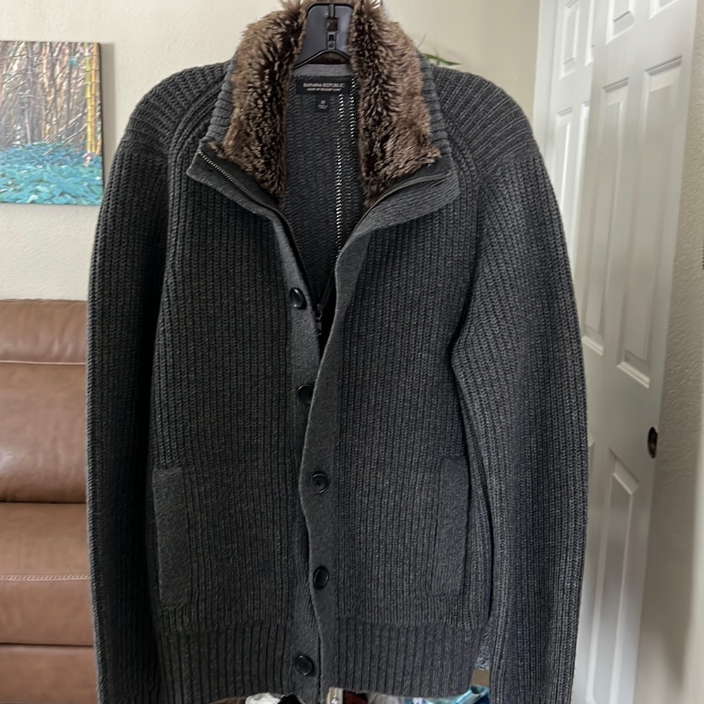 Banana Republic Mens Medium Italian Yarn Zip Up Sweater with faux fur Collar.